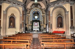 Interior de la ermita del Remei