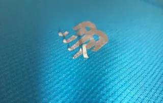 Logo estampado en mal estado