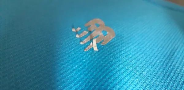 Logo estampado en mal estado