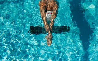 Nadador entrenar apnea