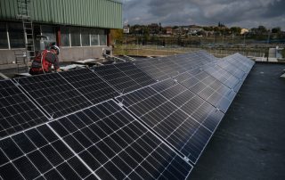 Instalación de una planta de energía solar en el Polideportivo