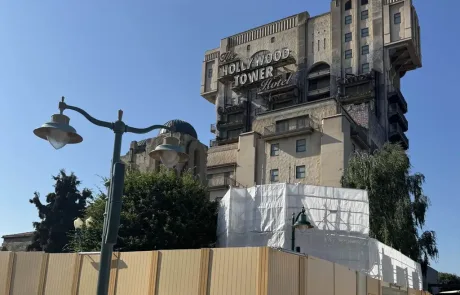 Paneles de obras de la zona de espera
