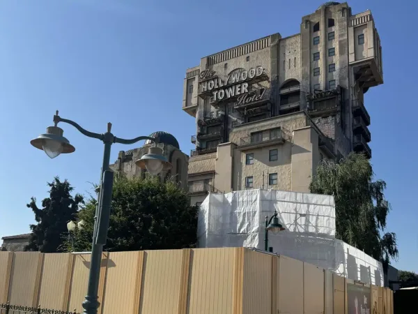 Paneles de obras de la zona de espera