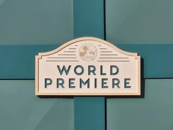 Cartel puerta World Premiere