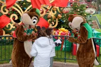 Encuentro con las ardillas Chip y Chop con Photopass