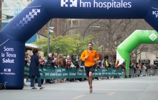 Entrada a meta de la Mitja de Sant Cugat 2026