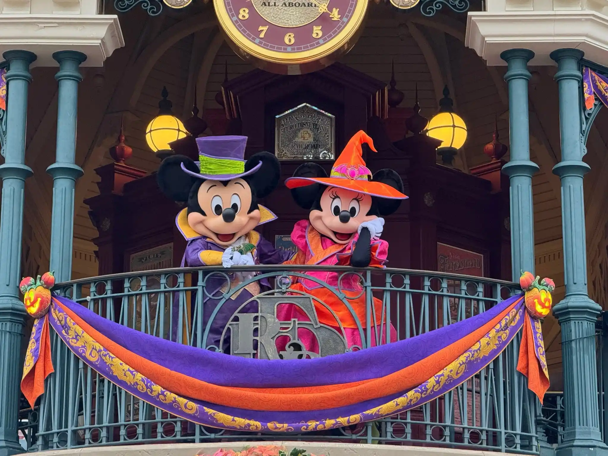 Halloween en Disneyland Paris 2026 - Mickey y Minnie